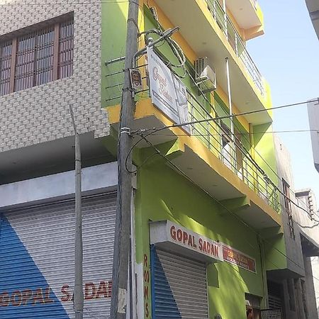 Gopal Sadan Hotell Vrindāvan Exteriör bild
